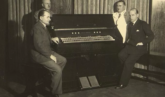 Alois Hába a šestinotónové harmonium
